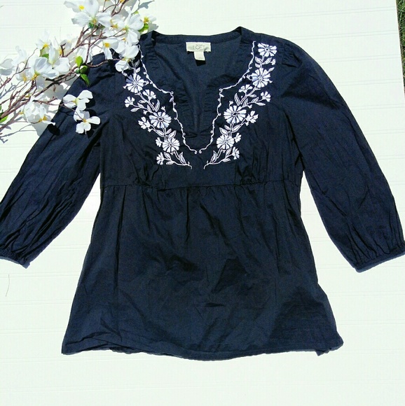 LOFT Tops - LOFT navy top with white embroidery sz 8